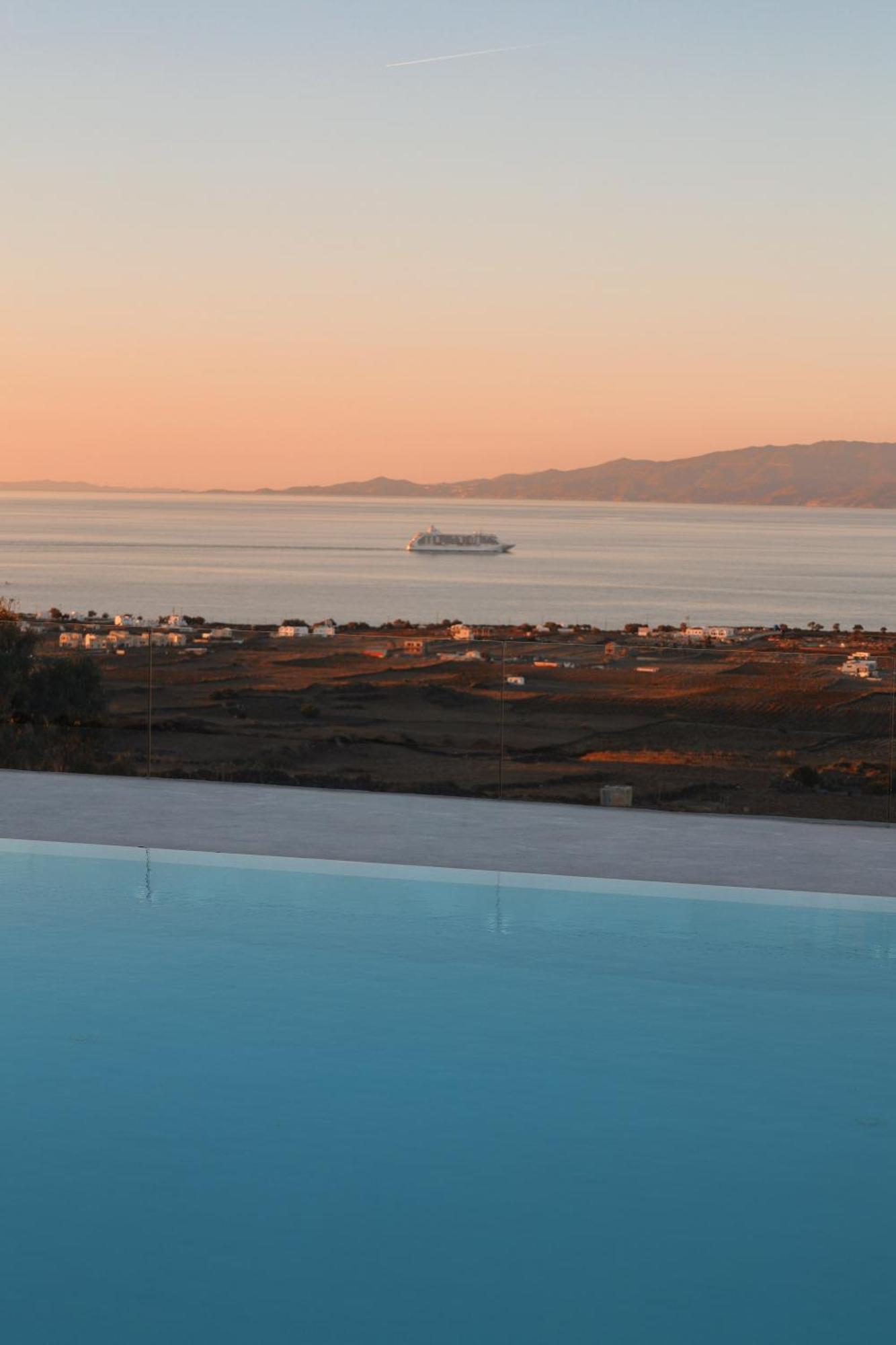 North Wind Luxury Suites Oia  Bagian luar foto